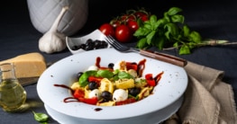 Tortellini Salat mit Pesto und Tomaten Rezept