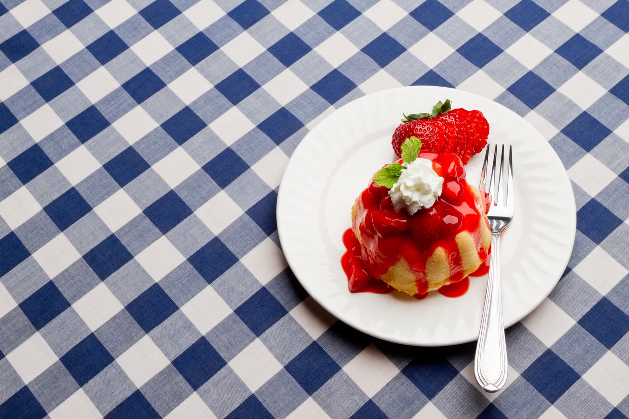 Bayerische Crème mit Erdbeersauce