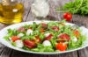Rucolasalat mit Tomaten und Mozzarella
